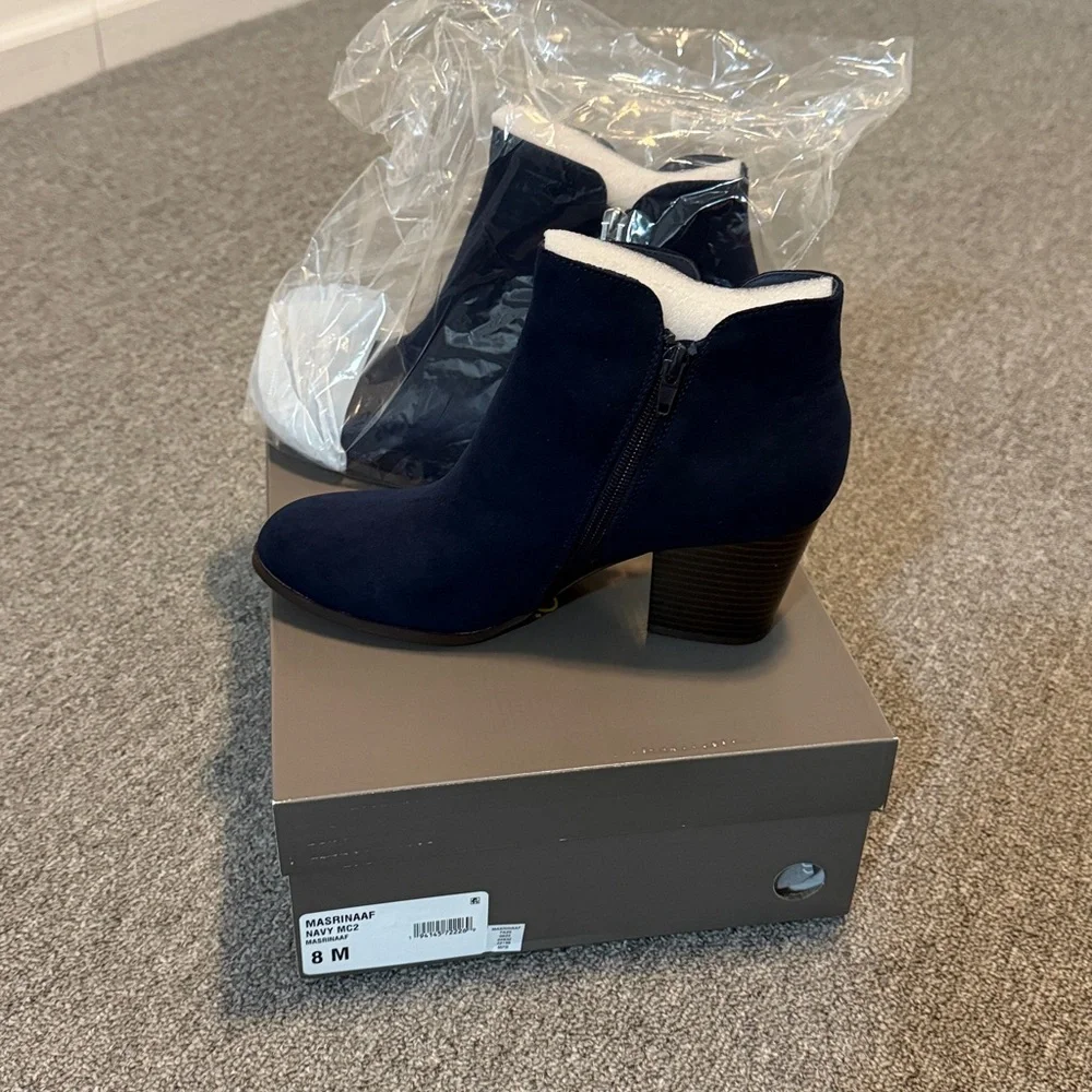 Style & Co
Women's Masrinaa Ankle Booties size 8 M - Picture 2 of 7